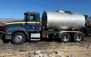 Photo of a 1994 Freightliner FL112 Distributor Truck for sale