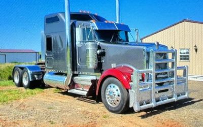 Photo of a 2004 Kenworth W900L Sleeper Trucks for sale