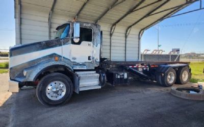 Photo of a 2016 Kenworth Roll Off T800 Roll Off Truck for sale