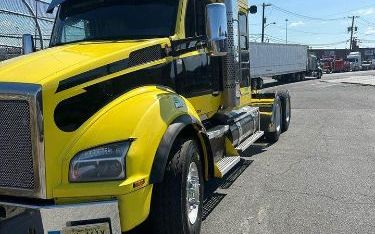 Photo of a 2017 Kenworth T880 Sleeper Trucks for sale