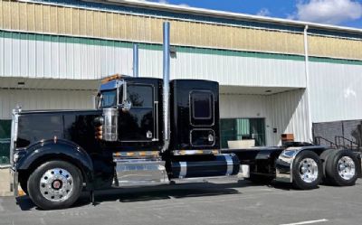 Photo of a 2000 Kenworth W900L Sleeper Trucks for sale