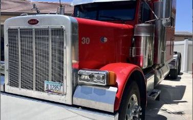 Photo of a 2004 Peterbilt 379 Sleeper Trucks for sale