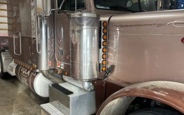Photo of a 2004 Peterbilt 379 for sale