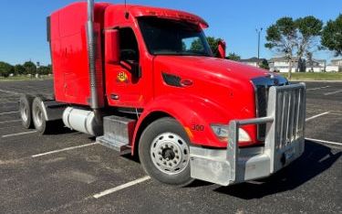 Photo of a 2013 Peterbilt 579 Sleeper Trucks for sale