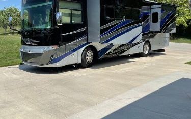 Photo of a 2021 Tiffin Motorhomes Allegro Red 33AA for sale