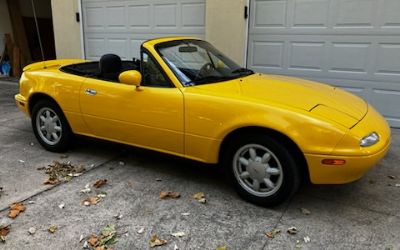 Photo of a 1992 Mazda MX-5 Miata Hardtop Convertible for sale