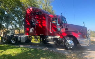 Photo of a 2004 Kenworth T600 Sleeper Semi Truck for sale