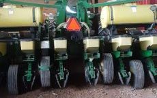 Photo of a 1996 John Deere Planter Fertilizer Planter for sale
