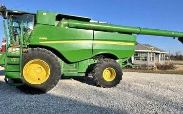 Photo of a 2012 John Deere S680 Combine for sale