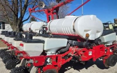 Photo of a 2007 White 8200 for sale