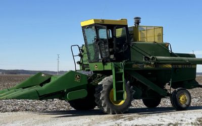 Photo of a 1982 John Deere 4420 Combine for sale