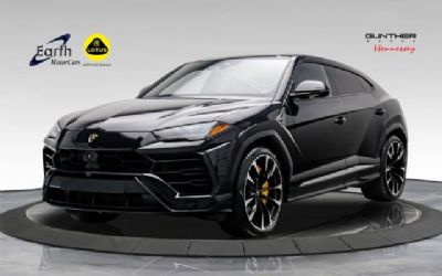 Photo of a 2022 Lamborghini Urus Pano Roof Ceramic Brakes Yellow Calipers 23 Wheels for sale