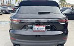 2023 Cayenne Platinum Edition Thumbnail 5