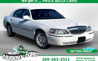 Photo of a 2004 Lincoln Town Car Ultimate for sale