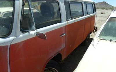 1974 Volkswagen 7-Passenger Van