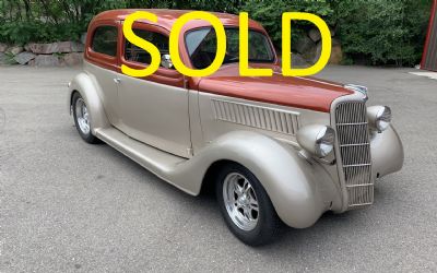 1935 Ford Sedan 