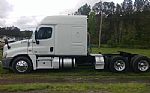 2015 FLGF4170 Sleeper Semi Tractor Thumbnail 2