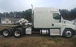 2015 FLGF4170 Sleeper Semi Tractor Thumbnail 4