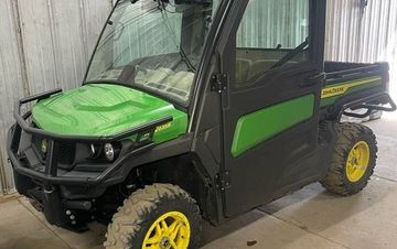 2021 John Deere Gator 835R 