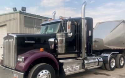 2022 Kenworth W900 B