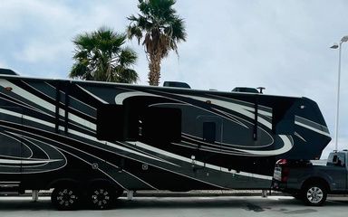 2018 Grand Design Momentum 349M