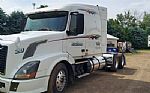 2013 Volvo VNL Sleeper Semi Truck