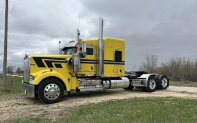 2021 Kenworth W900L 