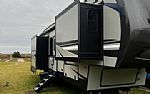 2019 Sprinter Limited (Fifth Wheel) Thumbnail 2