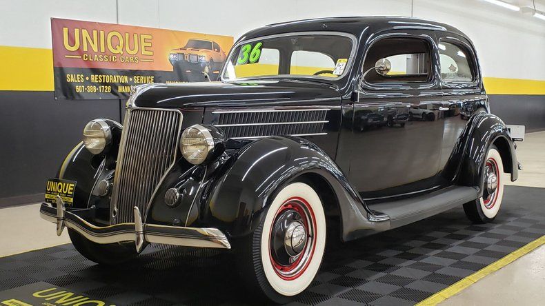 1936 Deluxe Tudor Sedan Image