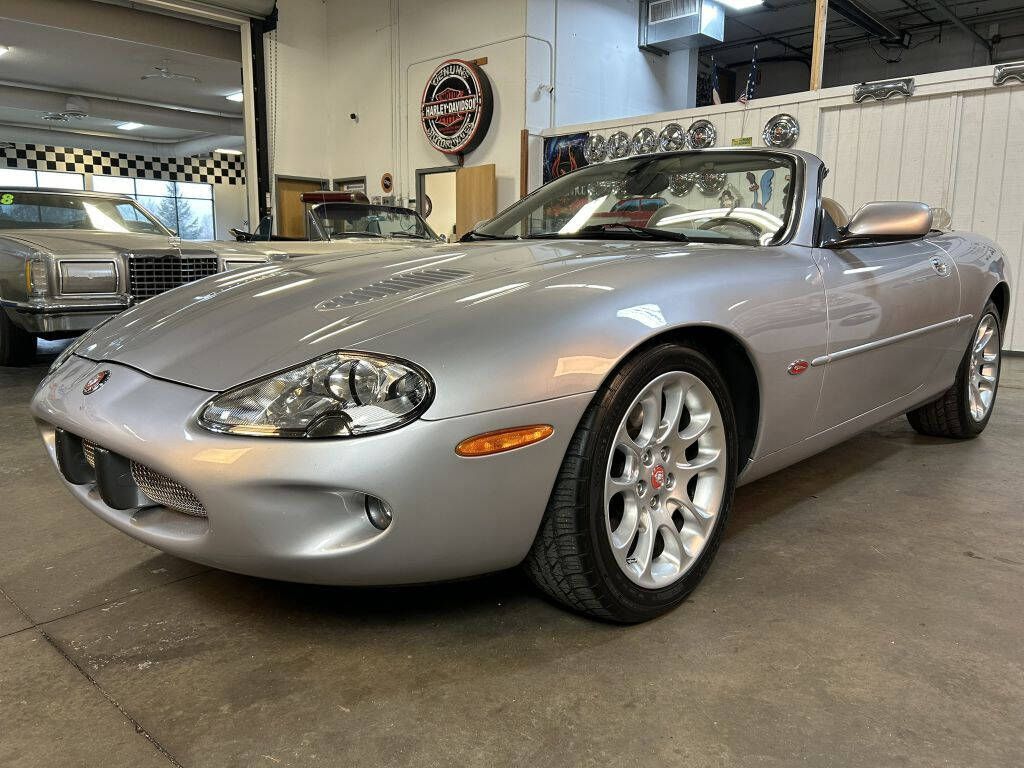 2000 XKR Image