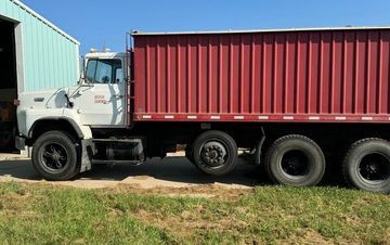 1990 Ford L8000 Grain Truck