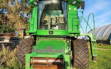 2001 John Deere 9550 Combine