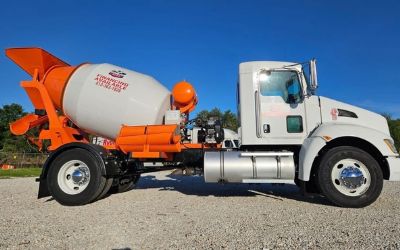 2018 Kenworth T300 Concrete Mixer Truck