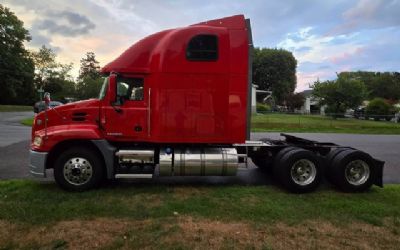 2014 Mack Pinnacle Sleeper Truck