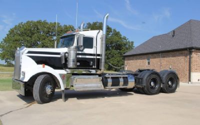 2022 Kenworth W900L 