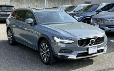 2022 Volvo V90 Cross Country Sedan