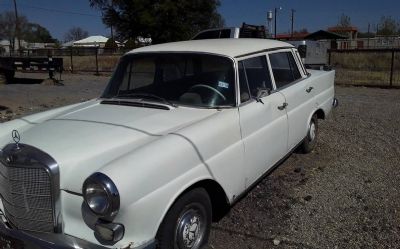 1966 Mercedes-Benz 230 