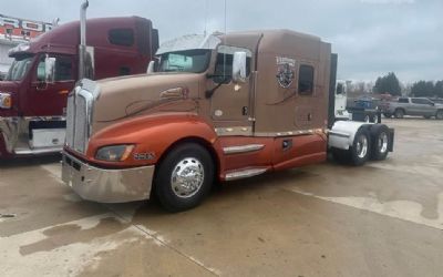 Photo of a 2015 Kenworth T660 Conventional Sleeper Semi for sale