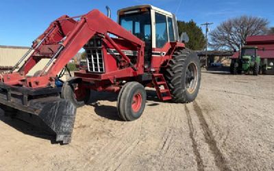 Photo of a International 1586 Tractor With Loader for sale