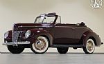 1940 Deluxe Convertible Thumbnail 5