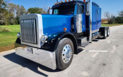 Photo of a 2002 Peterbilt 379 Sleeper Semi Truck for sale