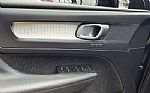 2019 XC40 Thumbnail 16