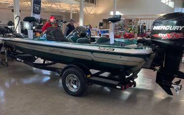 Photo of a 2002 Bumblebee 290 Pro Powerboat for sale