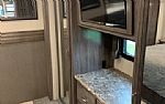2019 Navigator Thumbnail 8