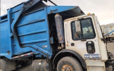 Photo of a 2003 Mack Mr600gk Roll Off Garbage Truck for sale