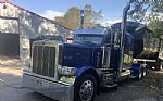 2016 389 with trailer Thumbnail 3