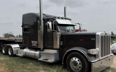 Photo of a 2023 Peterbilt 389 Sleeper Semi Truck for sale