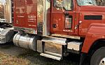 2018 Pinnacle CHU613 Sleeper Truck Thumbnail 2