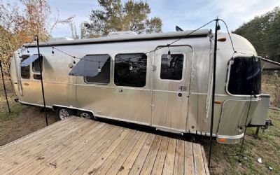 Photo of a 2017 Airstream Flying Cloud 28RB for sale
