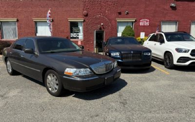 Photo of a 2005 Lincoln Town Car 4DR SDN Signature Limited for sale